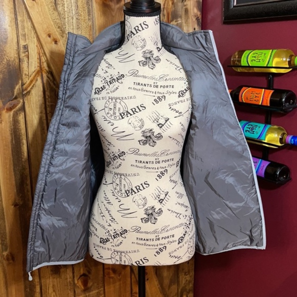 GRAY  VINEYARD VINES PUFFER VEST - Picture 9 of 13